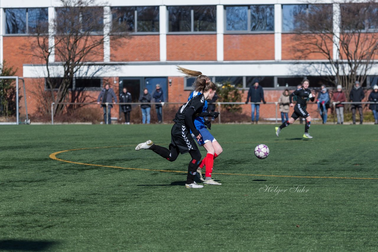 Bild 383 - B-Juniorinnen Halbfinale SVHU - Holstein Kiel : Ergebnis: 3:0